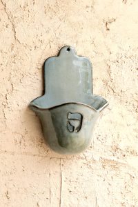 חמסה מחזיק נר בצבע כחול