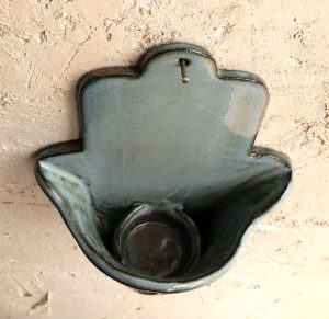 חמסה מחזיק נר בצבע כחול